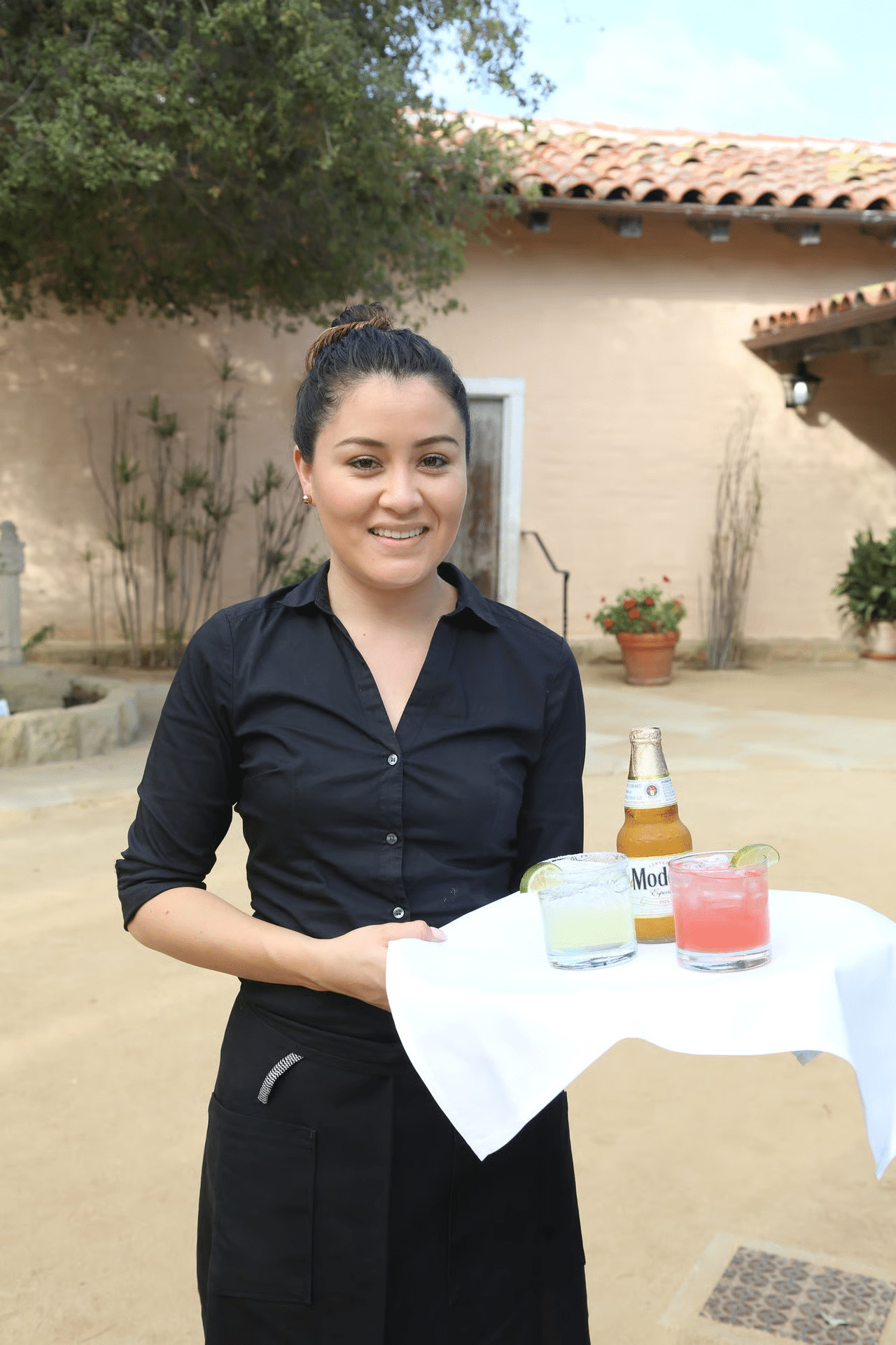 Server pouring drinks at a Los Arroyos event